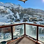 Апартаменты Luxury 4beds Ski-in&out Large! Брей-Червиния
