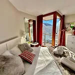 Апартаменты Luxury 4beds Ski-in&out Large! Брей-Червиния