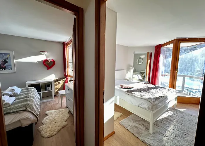 Luxury 4beds Ski-in&out Large! Апартаменти *