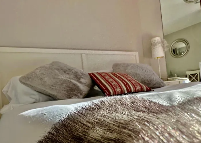 Luxury 4beds Ski-in&out Large! Апартаменти *