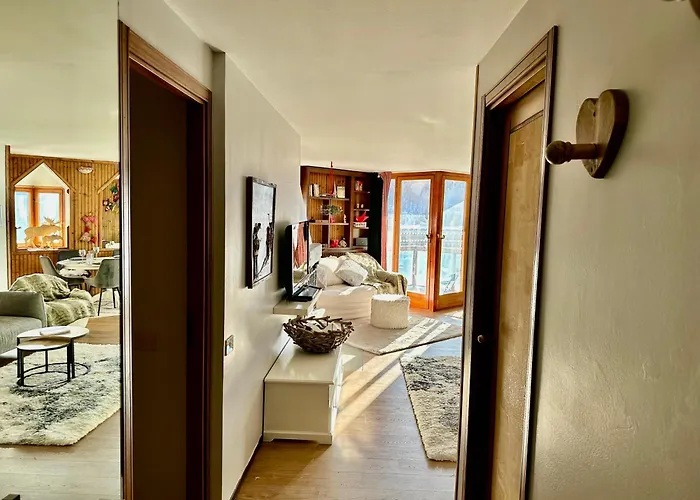 Luxury 4beds Ski-in&out Large! Апартаменти *